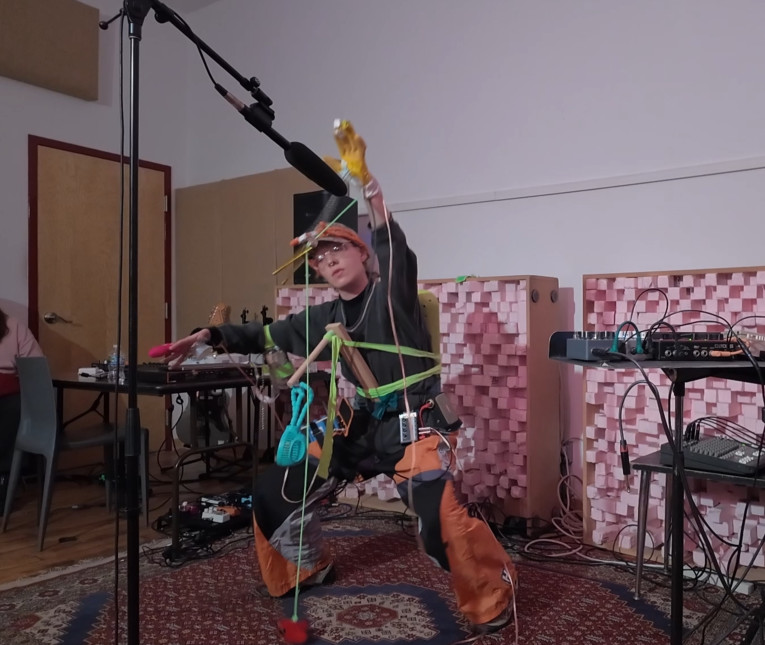 The Amplified Invisible: Electronic Listening/Dancing